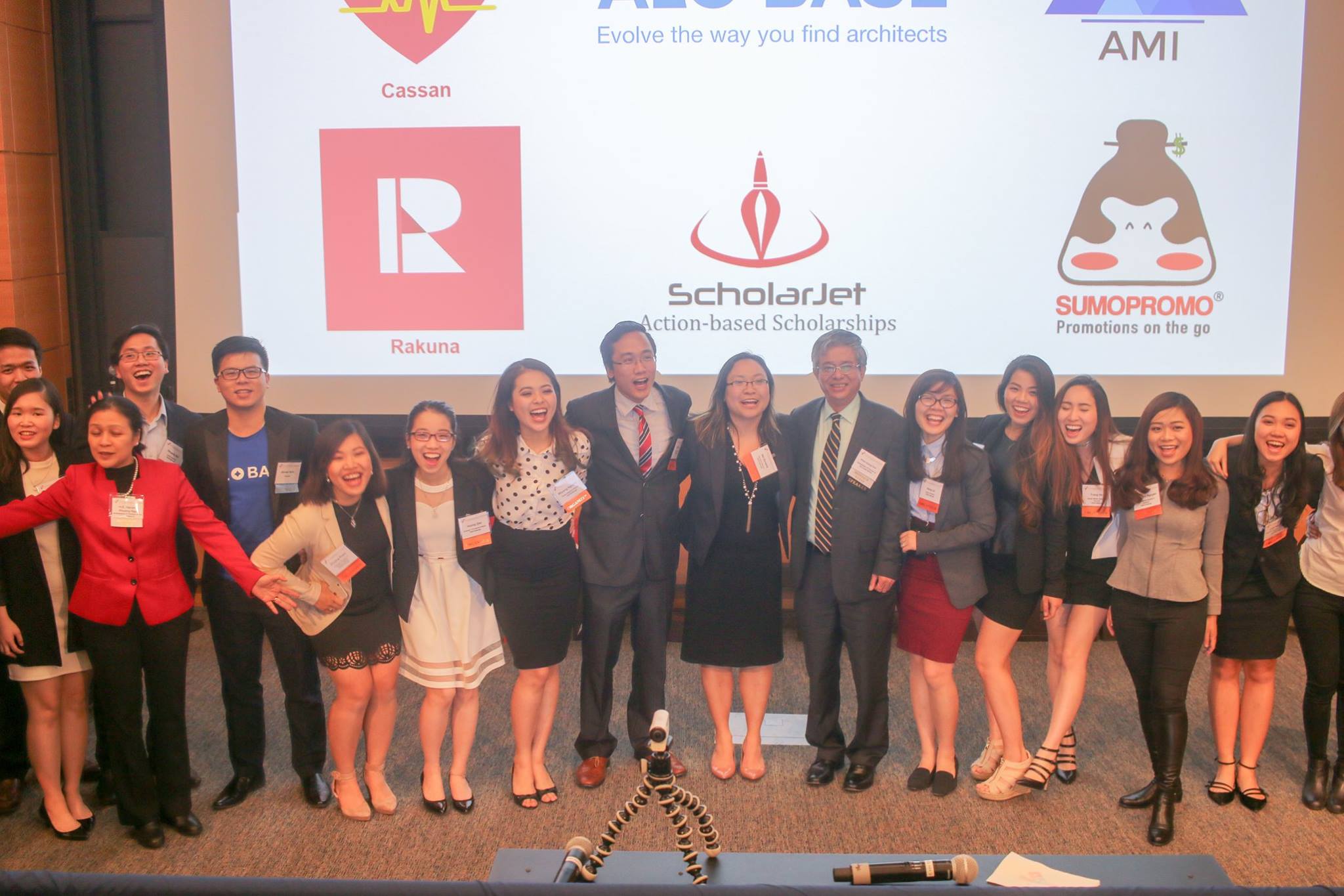 VietChallenge 2017 finalists group photo